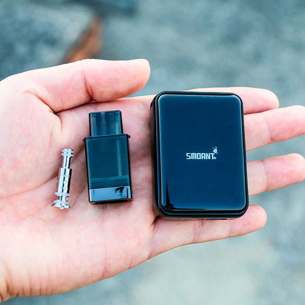 Smoant-Charon-Baby-Pod-Kit-750mAh-coil-and-cartridge.jpg
