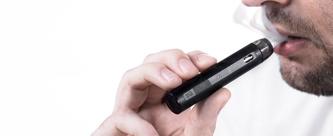 innokin-eq-fltr-black-in-hands.jpg
