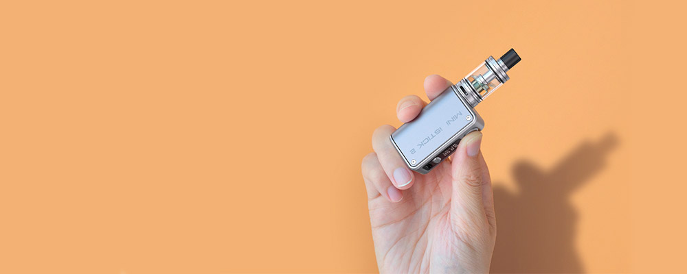 eleaf mini istick 2 in hand