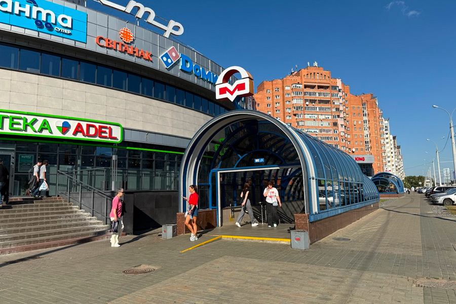 Вейп шоп в переходе метро Уручье