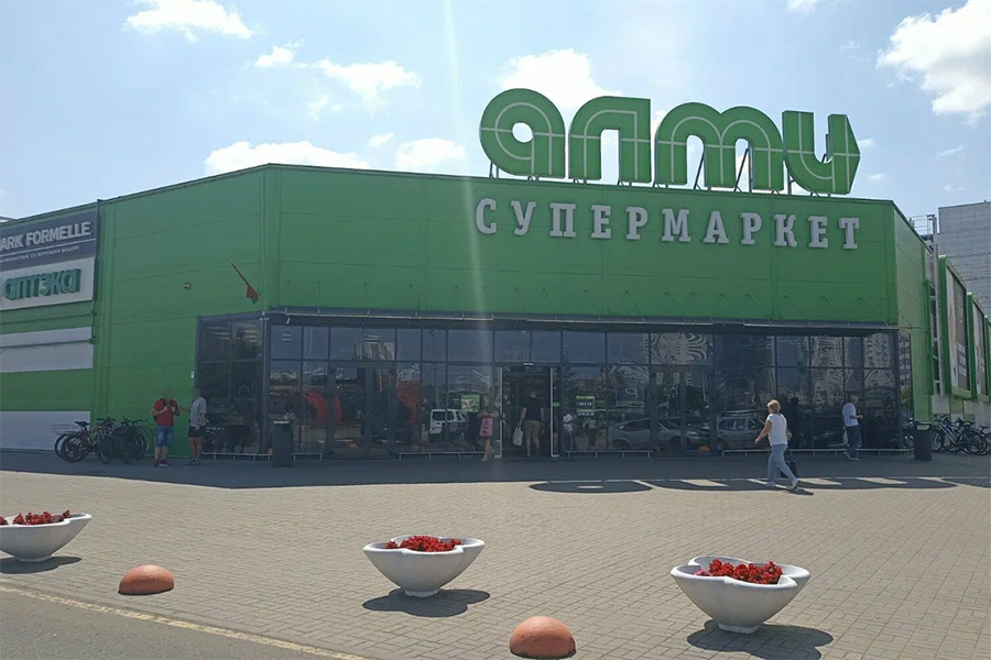 Вейп шоп в супермаркете Алми