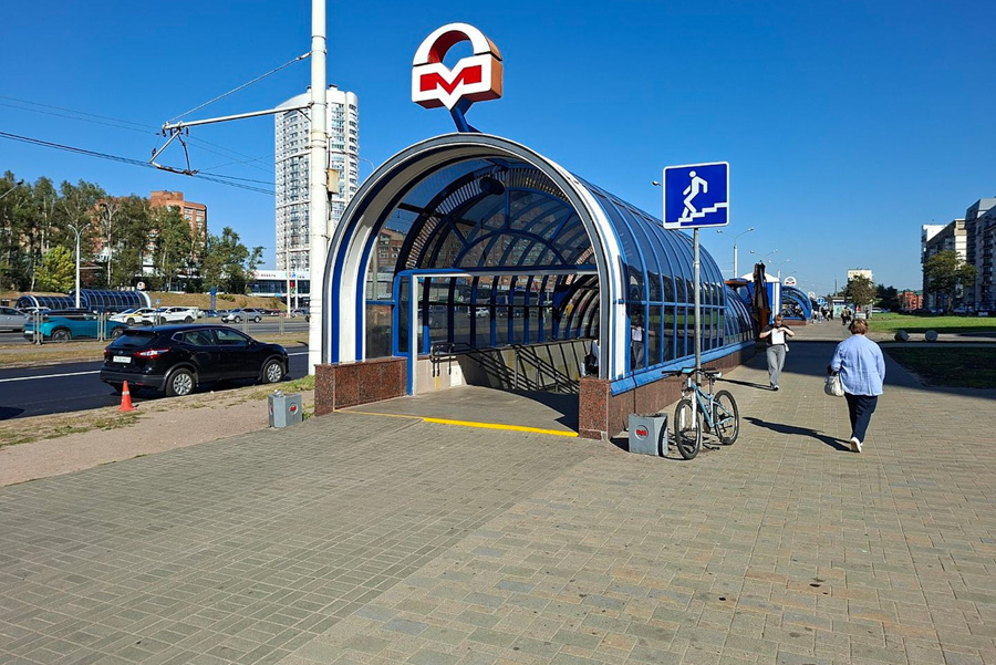 Вейп шоп в переходе метро Уручье